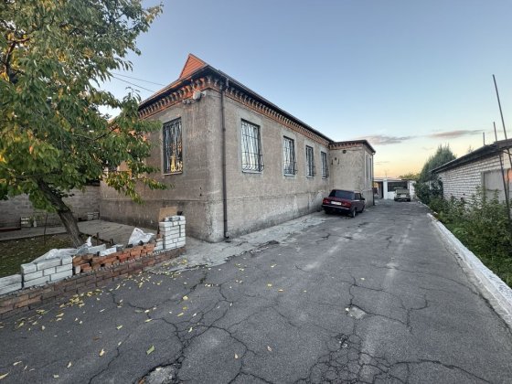 Здаю дом совсеми комуникацеями я хозяин Дніпро