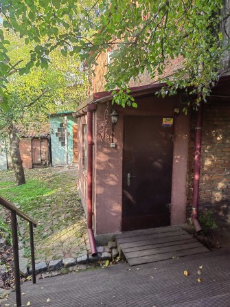 Сдам дом на два входа. Центр. Можно с питомцами. Свободен с 04.11 - фото 1