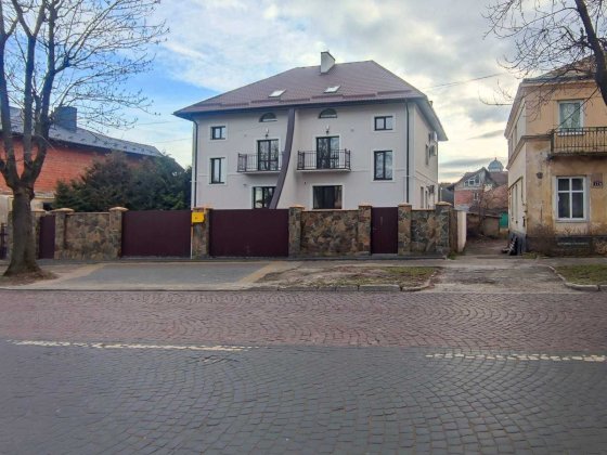 Будинок з сучаним ремонтом та технікою під представництво, офіс