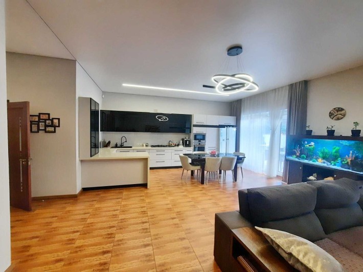 Продам дом в Совиньоне. - фото 1