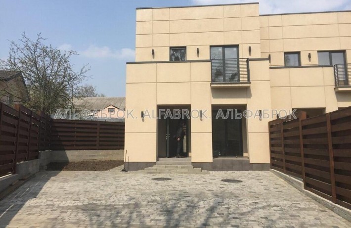 Продаж 2-х поверхового будинку (таунхаусу) з ремонтом - фото 1