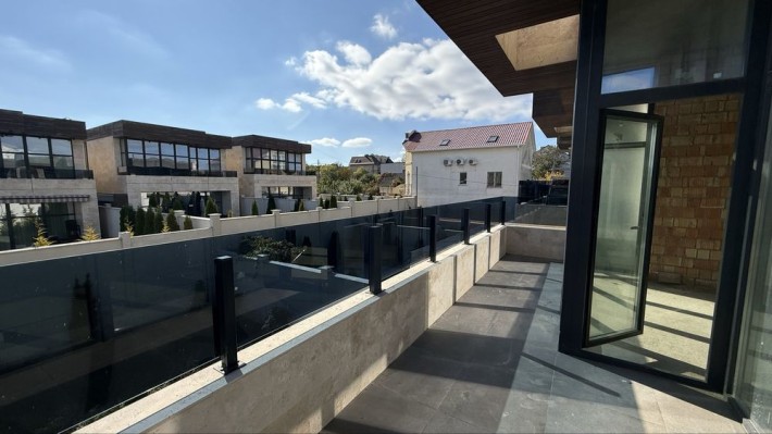 Продам дом. 170 мктров, 3 сотки земли. Срочно. Марии Демченко ул. - фото 1