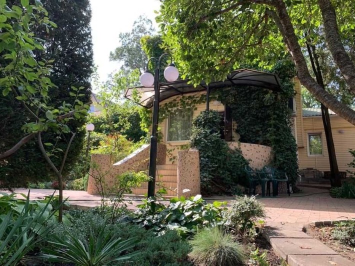 видео! уютный домик с классным двориком, много зелени, Аркадия - фото 1