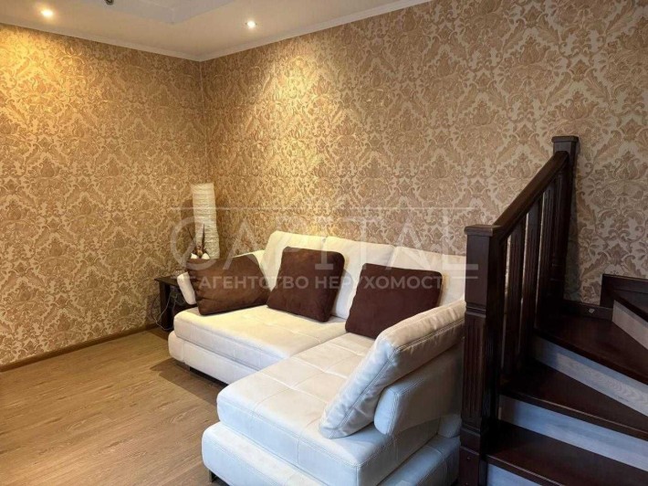 Оренда будинку 2 поверхи Балкон Паркомісця Метро Нивки - фото 1