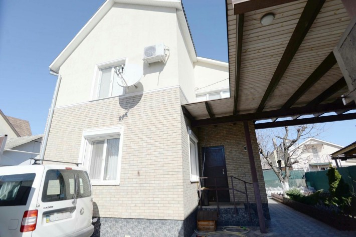 Торг Сдам дом 4 к 180 м ,оптиковолокно интернет,с подвалом 2эт ,генера - фото 1