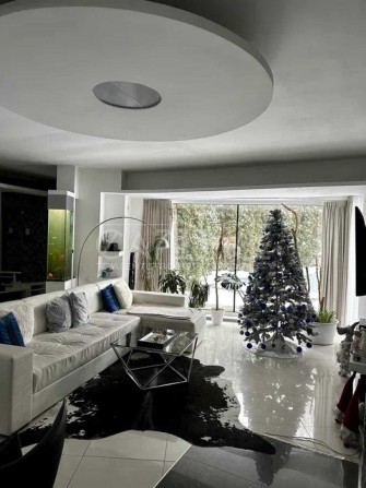 Будинок площею 270м2 на 10 сотках. Є басейн, баня, кінотеатр. - фото 1