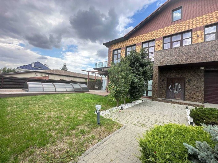 Аренда дома в Совиньоне 296 м² с бассейном и ландшафтным дизайном. - фото 1