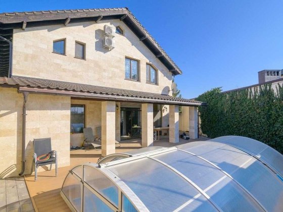 Аренда прекрасного дома в Совиньоне, подвал, бассейн Одеса