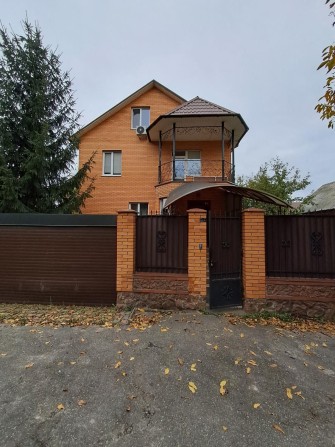 Здам 3 поверховий будинок 250м2 поруч з метро "Академмістечко". - фото 1