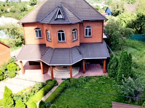 Здам Будинок - 300 метрів від метро Славутич.Осокорки.Можно під бізнес Киев