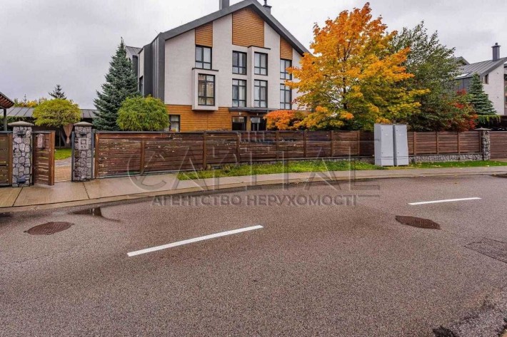 Оренда / Будинок
Київ, Голосіївський район, вул. Лютнева, 58 - фото 1