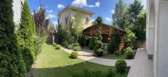 Прекрасный дом, расположен в тихом месте. Совиньон. Свет есть всегда - фото 1