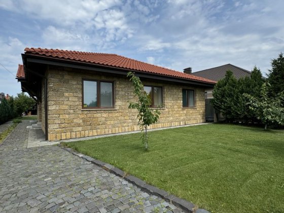 Оренда будинку. Затишний будинок Минай