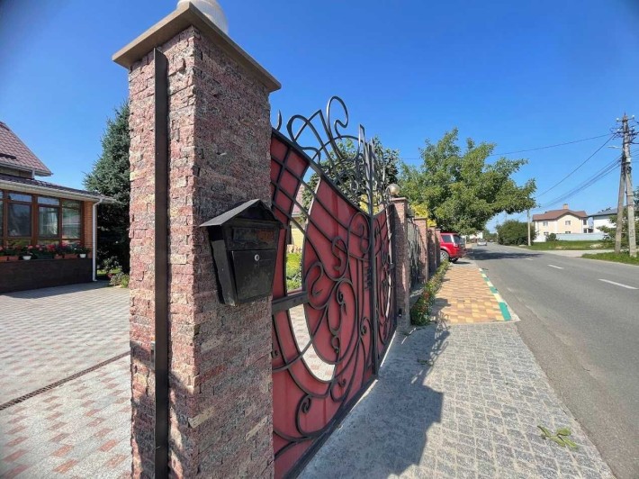 Будинок  в с.Гатне, S 300 кв.м.. 25 сот. Є цокольний поверх - сховище - фото 1