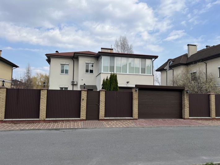 Будинок 280 м² з виходом на озеро в котеджному містечку - фото 1