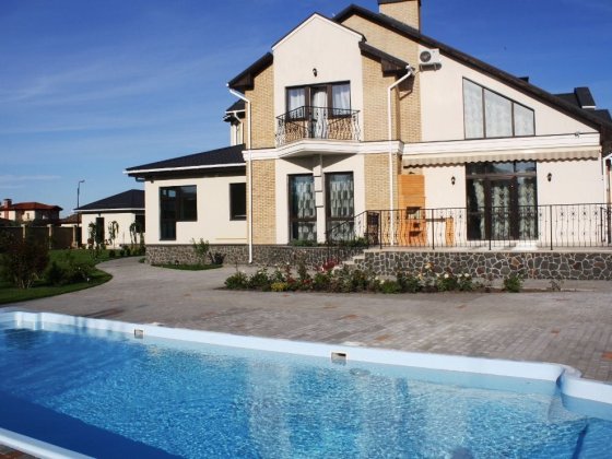 Конча -Заспа. Б.Дамба. 50 сот. с выходом на Днепр. 5 спал, дом охраны. Козин