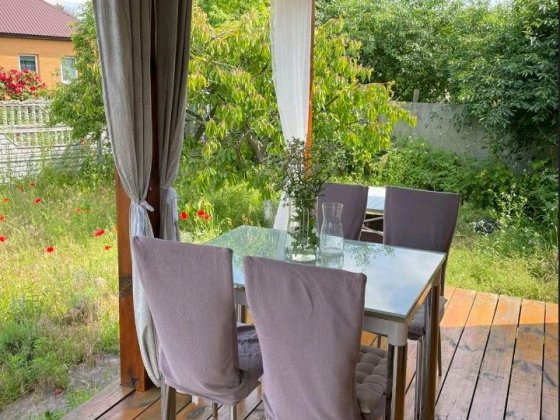 Сдам домик  село вишенки,есть генератор рядом к м золоче долгосрочная Вишенки