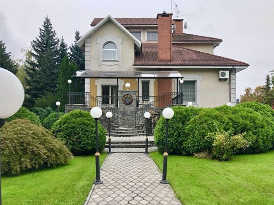 Конча-Заспа. Оренда будинку з басейном. 22 сотки. Козин