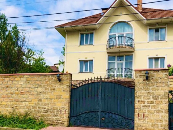 Оренда будинку. Гореничі Басейн. Можна під офіс Гореничі