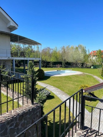 БЕЗ %! Современный дом 400м2 в Лесниках, массив Стежки! - фото 1