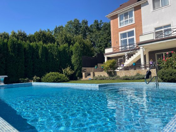 Лісники. КМ Зелений Гай. Будинок з басейном та панорамним краєвидом! Лесники