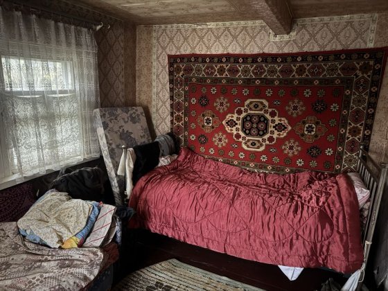 Здам окремий будинок,дві невеликі кімнати,пічне опалення.Без зручност. Бородянка