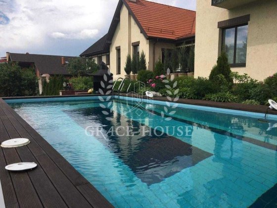 Оренда вишуканого будинку у Бобриці в КМ з басейном, парком і озером Бобрица