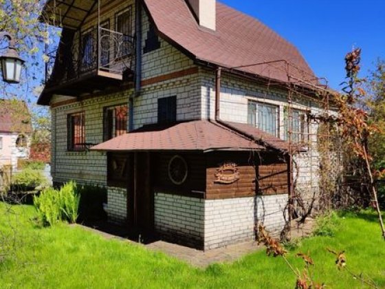 Будинок з генератором біля води Новосілки