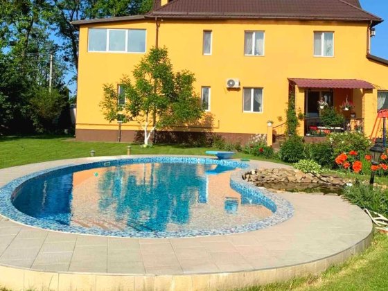 Будинок з басейном , с. Старі Петрівці | 250 м², 15 соток Старі Петрівці