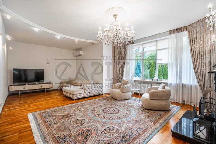 Оренда просторого будинку 520 м² на ділянці 23 сотки в Чайках - фото 1