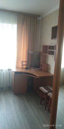 Здається затишна кімната у гуртожитку,массив - фото 1