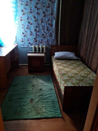 Сдам комнату на 2 чел или место в общежитии г.Вишнёвое ул. Чорновола 1 - фото 1