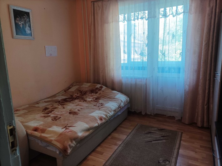 Здам кімнату у квартирі для дівчини, що працює чи студентки. - фото 1