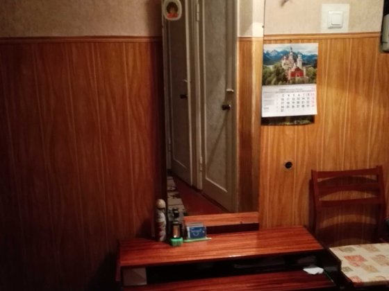 Здам кімнату дівчині . Центр . Без комісійних.