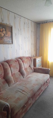 Сам комнату в общежити. 8 этаж 9 этажки. Самарский р-н. Оплата 4 тыс. - фото 1