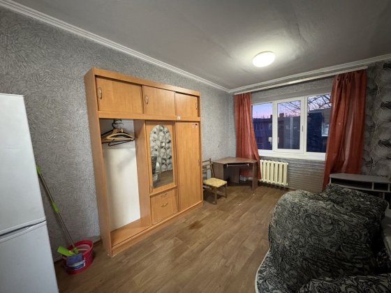 Здається кімната в гуртожитку. Хортицький район