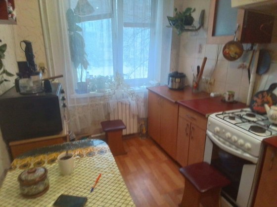 Сдам комнату с хозяйкой  на 2 этаже 9 ти этажного дома на левом берегу Дніпро