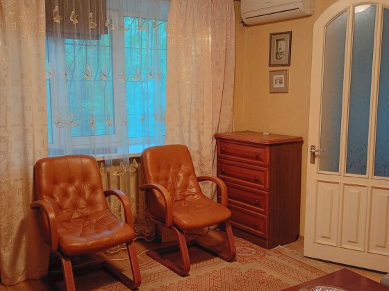 сдам две комнаты в трехкомнатной квартире с хозяйкой Дніпро