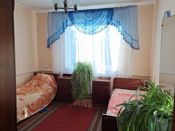 Здаеться  кімната для 1 чи 2 -х хлопців, всі зручності Житомир