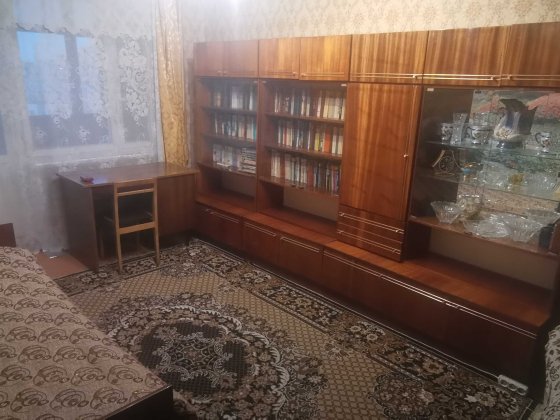 Кім біля ринку Урожай, без власників