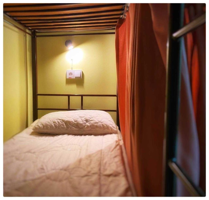 Комфортний хостел з гарним ремонтом. Метро Голосіївська 5 хвилин пішки - фото 1