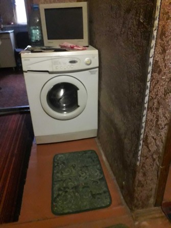 Сдам комнату в 3-х комнатной квартире с балконом - фото 1