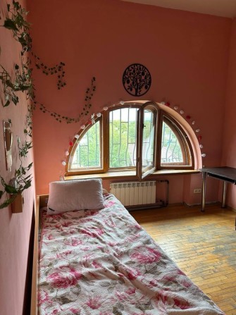 Сдается комната в частном доме 3км от метро - фото 1