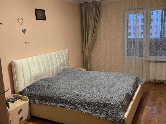 Здається чудова кімната в 3-к кімнатній квартирі. Київ