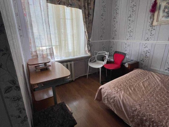 Здається кімната для дівчини на Воскресенці Київ