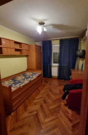 Здається кімната для дівчини в трьох кімнатній квартирі без тварин. - фото 1