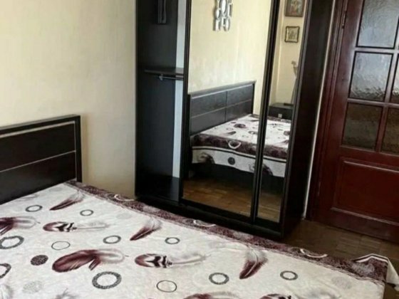 Центр комната сбалконом для девушки 5хв ход м.ПалацУкраїна!телефонуйте Киев