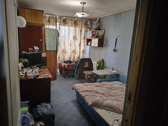 Сдам 1 комнату в трёх комнатной квартире,святошинский район. - фото 1