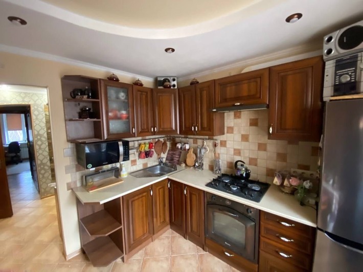 Здається для дівчини окрема непрохідна кімната в трикімнатній квартирі - фото 1