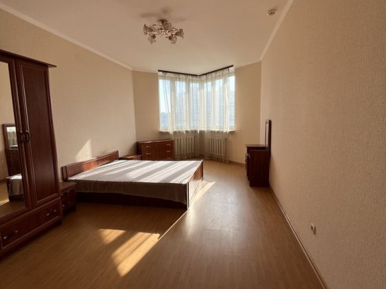 Здається кімната з 15 листопада, метро Позняки 5 хвилин Київ